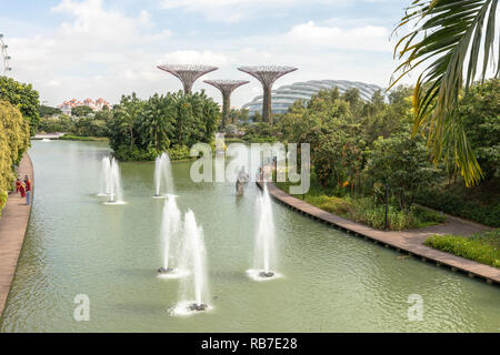 Singapore - dicembre 2018: Dragonfly Lago nel giardino botanico, giardini dalla Baia di Singapore. Foto Stock