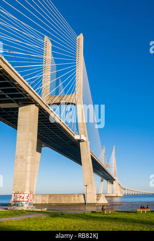 Dal ponte Vasco da Gama, Lisbona, Portogallo Foto Stock