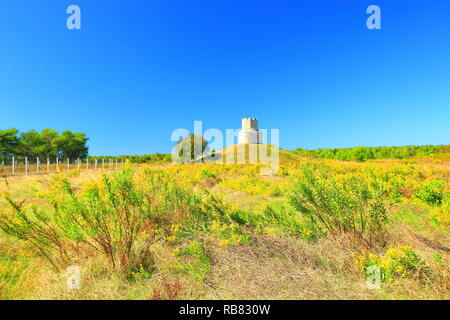 Nin, Croazia, lapidarono vecchia chiesa di San Nicola, famosa attrazione turistica Foto Stock
