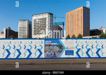 I lavori di costruzione che si svolge presso il sito di HS2 stazione ferroviaria in Eastside, Birmingham Foto Stock