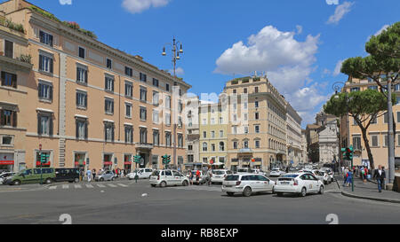 Roma, Italia - 30 giugno 2014: stazione dei taxi a Piazza Argentina in Italia a Roma. Foto Stock