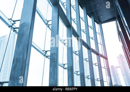I dettagli di architettura di un edificio moderno con facciata in vetro background aziendale Foto Stock
