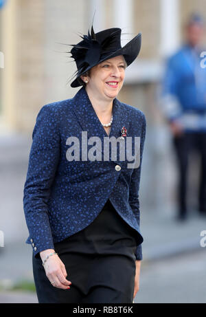 Il Primo Ministro inglese Theresa Maggio arriva a Menin Gate in Ypres, Belgio, come ella frequenta un Ultimo Post cerimonia Foto Stock