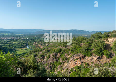 Il paesaggio con le colline ai piedi del Massif des Maures, Le Muy, Var, Provence-Alpes-Côte d'Azur, in Francia, in Europa Foto Stock
