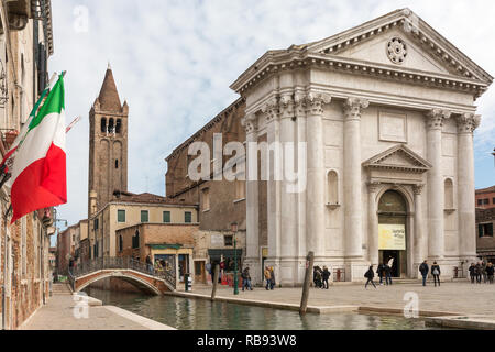 Venezia, Italia - 20 Marzo 2018: San Barnaba chiesa a Venezia, Italia. Una chiesa presso il sito fu costruito nel IX secolo e distrutta da un incendio nel 1105 un Foto Stock