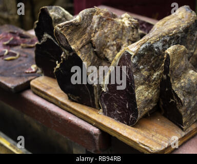 Curate la carne di cervo deer indurito in macelleria, cibo Foto Stock