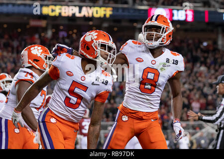 Santa Clara, California, USA. Il 7 gennaio, 2019. 07 gennaio 2019 - Santa Clara, California, Stati Uniti - Clemson Tigers wide receiver Tee Higgins (5) festeggia dopo aver segnato un touchdown nel College Football Playoff campionato nazionale di gioco tra la Clemson Tigers e Alabama Crimson Tide a Levi's Stadium, Santa Clara, California. Clemson ha vinto 44-16. Credito: Adam Lacy/ZUMA filo/Alamy Live News Foto Stock