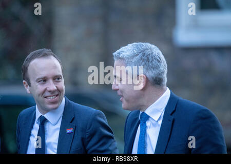 Londra 8gennaio 2019, Matt Hancock, MP PC, Segretario per la salute (sinistra) e Stephen Barclay, MP PC, Segretario Brexit arriva a una riunione del gabinetto a 10 Downing Street, Londra Credit Ian Davidson/Alamy Live News Foto Stock