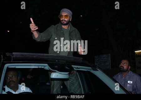 Mumbai, India, 7 gen 2019 : attore di Bollywood Ranveer Singh è venuto a karan jahor house per il film di successo di SIMBA parte aat khar Mumbai in India il 7 gennaio 2019 . Foto di Prodip Guha Foto Stock