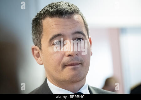 Lione, Francia. 8 Jan 2019. Gérald Darmanin, ministro di azione e i conti pubblici, visite a Lione le finanze pubbliche call center Credito: FRANCK CHAPOLARD/Alamy Live News Foto Stock