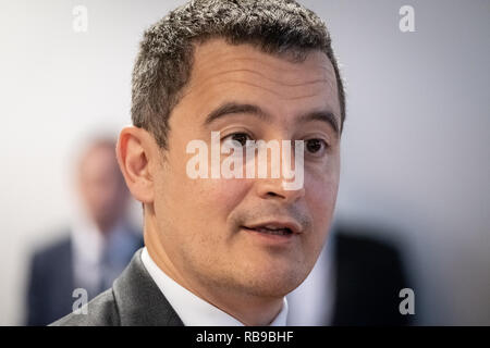 Lione, Francia. 8 Jan 2019. Gérald Darmanin, ministro di azione e i conti pubblici, visite a Lione le finanze pubbliche call center Credito: FRANCK CHAPOLARD/Alamy Live News Foto Stock