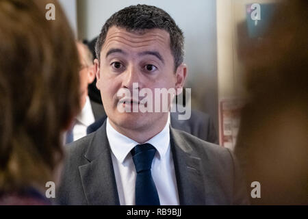 Lione, Francia. 8 Jan 2019. Gérald Darmanin, ministro di azione e i conti pubblici, visite a Lione le finanze pubbliche call center Credito: FRANCK CHAPOLARD/Alamy Live News Foto Stock