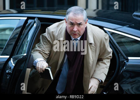 Londra, Regno Unito. 8 Jan 2019. Geoffrey Cox, Procuratore Generale, arriva per la riunione di gabinetto. Credito: Tommy Londra/Alamy Live News Foto Stock