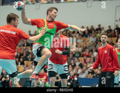 08 gennaio 2019, Berlin: Pallamano: WM, formazione pubblica del Deutscher Handballbund selezione. Martin Strobel formazione. Foto: Soeren Stache/dpa Foto Stock