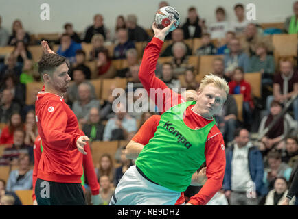 08 gennaio 2019, Berlin: Pallamano: WM, formazione pubblica del Deutscher Handballbund selezione. Patrick Wiencek 7 durante la formazione. Foto: Soeren Stache/dpa Foto Stock