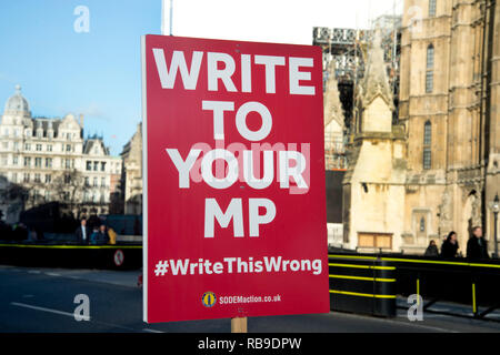 Londra, Regno Unito. 08 gen 2019. Westminster, Londra, Inghilterra, Regno Unito. Pranzo protestare contro Brexit. Un cartello dice "scrivere al vostro MP'. Credito: Jenny Matthews/Alamy Live News Foto Stock