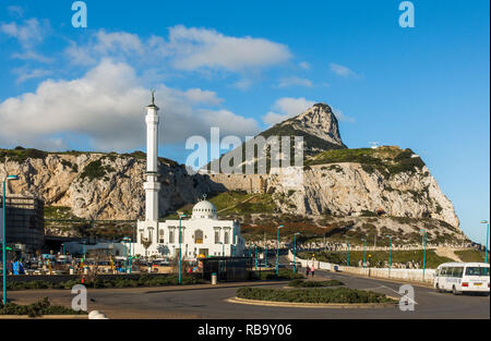 Ibrahim-al-Ibrahim Mosque al punto Europa a Gibilterra, Oltremare territorio britannico un dono dal Re Fahd, Rocca di Gibilterra, Regno Unito, Europa. Foto Stock