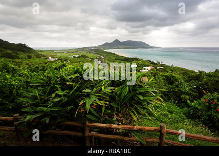 Vista dal punto di osservazione a Tamatori sul giapponese isola tropicale Ishigaki, Okinawa, in Giappone Foto Stock