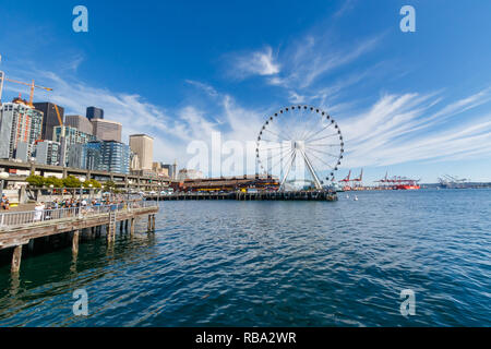 SEATTLE, WA, Stati Uniti d'America - 21 Luglio: Seattle Grande Ruota a Pier 57 sulla luglio 24, 2018 a Seattle, Washington. Foto Stock