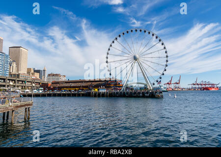 SEATTLE, WA, Stati Uniti d'America - 21 Luglio: Seattle Grande Ruota a Pier 57 sulla luglio 24, 2018 a Seattle, Washington. Foto Stock