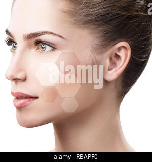 Bellissimo volto femminile in favi. Spa e faccia il concetto di sollevamento. Foto Stock