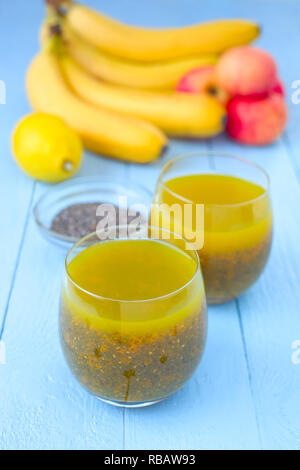 Curcuma chia drink di sementi Foto Stock