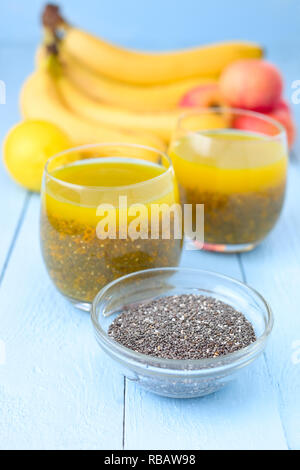 Curcuma chia drink di sementi Foto Stock