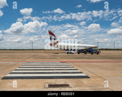 LIVINGSTON, Zambia - Novembre 24, 2018. Boeing 737-436 British Airways (Comair) su Harry Nkumbula Mwanga Aeroporto Internazionale di Livingstone, Zambia, Foto Stock