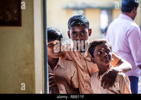 Arunachala, Tiruvannamalai, Tamil Nadu in India, 30 Gennaio 2018: studenti ragazzi nella scuola pubblica Foto Stock