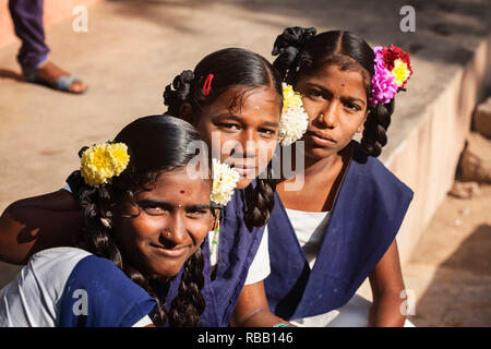 Arunachala, Tiruvannamalai, Tamil Nadu in India, 30 Gennaio 2018: Studente ragazze nella scuola pubblica Foto Stock