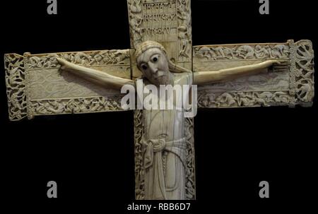 Crucifijo de Don Fernando y Doña Sancha. Detalle. Romanico. Siglo XI. Marfil azabache y oro. Los Reyes de León lo donaron a la Colegiata a causa del traslado de las reliquias de San Isidoro desde Sevilla. Real Colegiata de San Isidoro (León). Museo Arqueológico Nacional. Madrid. España. Foto Stock