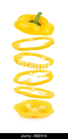 Giallo peperoni isolato su sfondo bianco Foto Stock