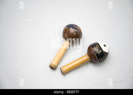 Strumento tradizionale fatta di materiali naturali. Le Maracas Foto Stock