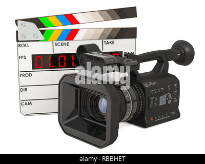 Concetto di cinema. Videocamera professionale con Digital clapperboard, rendering 3D isolati su sfondo bianco Foto Stock