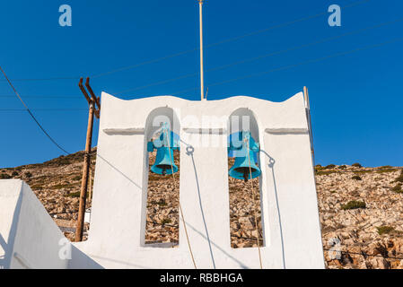 Campanile di Agioi Anargyroi a Pera Panda nei pressi di Kamares a Sifnos. La Grecia Foto Stock