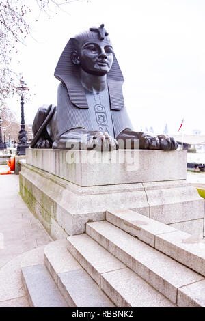 Ago Cleopatras Obelisco Victoria Embankment Tamigi Londra, Regno Unito. Foto Stock