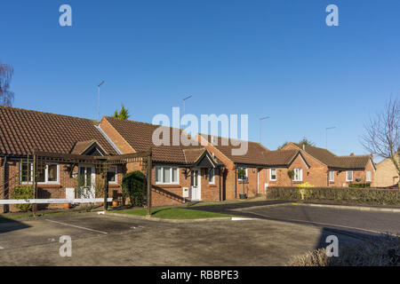 Sheraton vicino, Northampton, Regno Unito; uno sviluppo di 57 bungalows, costruito 1987, fornendo il pensionamento alloggi per persone anziane Foto Stock