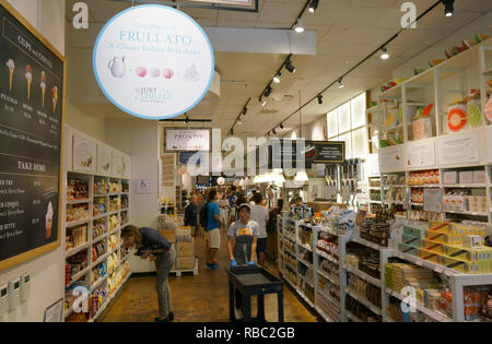 Vista interna di Eataly, il mercato italiano nel Quartiere Flatiron.Manhattan.New York City.USA Foto Stock