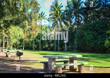 DT Fleming Beach Park, a nord-ovest di Maui, Hawaii. Una bellissima spiaggia di sabbia bianca con una buona piscina (ha) bagnino, servizi igienici e area pic-nic Foto Stock