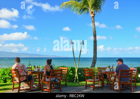 DT Fleming Beach Park, a nord-ovest di Maui, Hawaii. Una bellissima spiaggia di sabbia bianca con una buona piscina (ha) bagnino, servizi igienici e area pic-nic Foto Stock