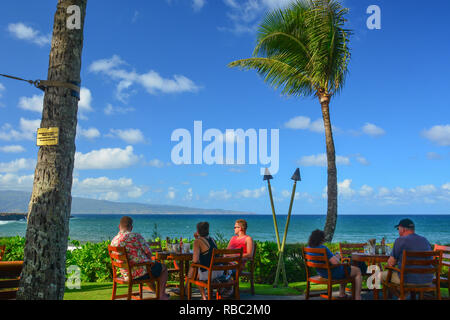 DT Fleming Beach Park, a nord-ovest di Maui, Hawaii. Una bellissima spiaggia di sabbia bianca con una buona piscina (ha) bagnino, servizi igienici e area pic-nic Foto Stock