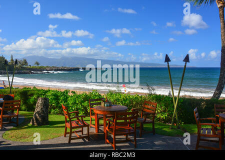 DT Fleming Beach Park, a nord-ovest di Maui, Hawaii. Una bellissima spiaggia di sabbia bianca con una buona piscina (ha) bagnino, servizi igienici e area pic-nic Foto Stock