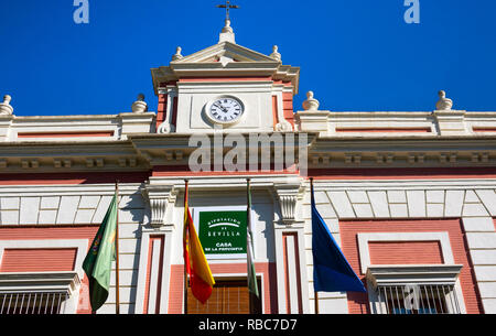 La torre dell orologio e ingresso alla Casa de la provincia di Siviglia, Spagna Foto Stock