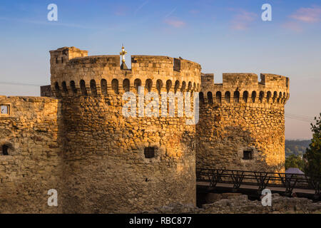 La Serbia, Belgrado, Parco Kalemegdan, Fortezza di Belgrado, Zinden gate e torri Foto Stock