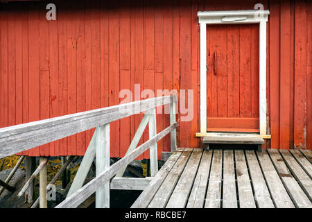 Tradizionale norvegese casa rossa chiamato rorbu, Lofotens, Norvegia Foto Stock