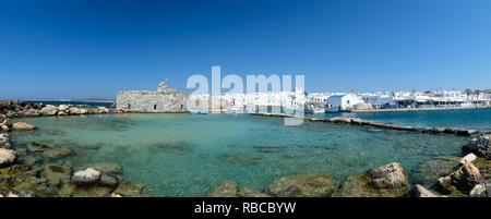 Il vecchio castello Veneziano a Naoussa Village sull isola di Paros, Cicladi Grecia Foto Stock