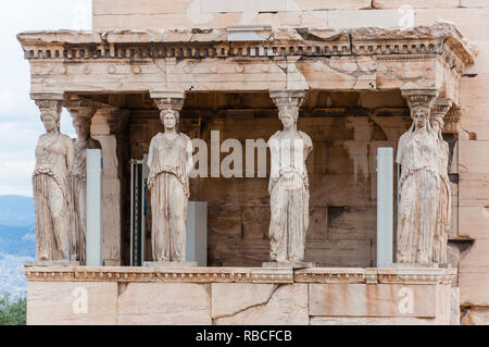 Athens, Grecia - 12 Giugno 2013: Il portico settentrionale, Erechtheion o Erechtheum tempio sulla collina dell'Acropoli. In onore di Atena & Poseidon, questo famoso, ancie Foto Stock