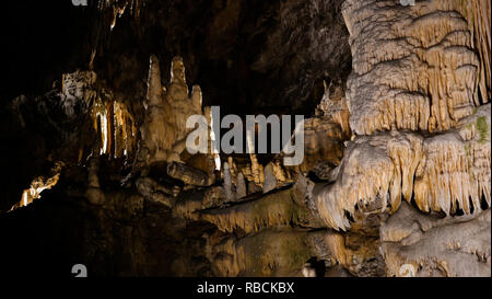 Interno delle grotte di Postumia aka Postojnska jama in Slovenia Foto Stock