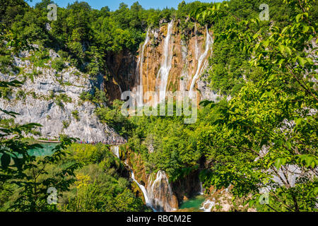 Sastavci cascata. Il Parco Nazionale dei Laghi di Plitvice. Lika Pljeå¡ivica mountain range . Il parco rientra in due contee Lika-Senj Affitto e Karlovac . UNESCO Foto Stock