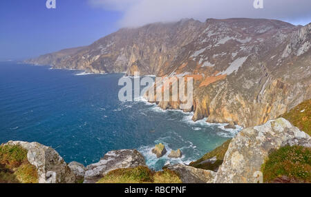 Irlanda, County Donegal, scogliere di Slieve League. Foto Stock
